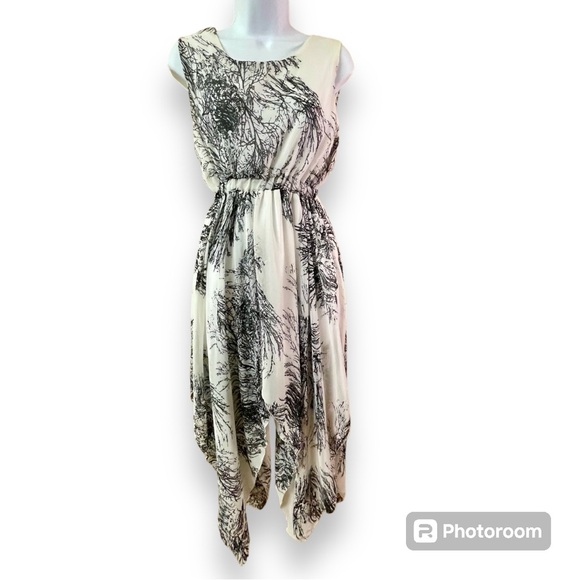 White Sleeveless Flowy Dress - Picture 2 of 6